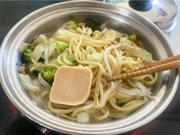 ちゃんぽんをもっとおいしくする『隠し味』　あのルウを１かけ入れるだけで…？