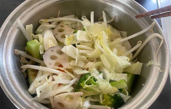 ちゃんぽんをもっとおいしくする『隠し味』　あのルウを１かけ入れるだけで…？