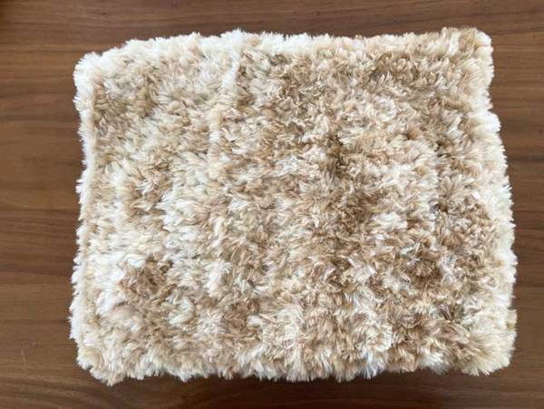 セリアの毛玉で編んだ『もの』が…想像以上に猫！　心ときめく仕上がりを大公開