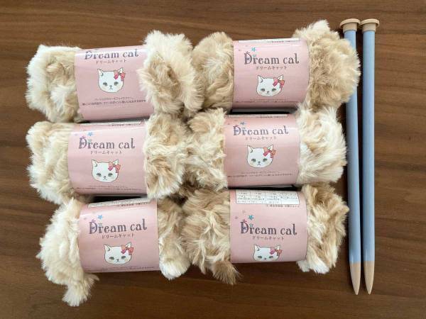 セリアの毛玉で編んだ『もの』が…想像以上に猫！　心ときめく仕上がりを大公開