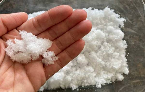 『溶けない雪』が作れる、不思議な実験キット　試した結果に「いい感じ」「インテリアになる」