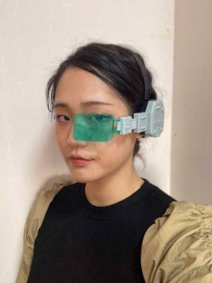 これはテンション上がる…！　１００円ショップで買ったおもちゃを身に着けたら？