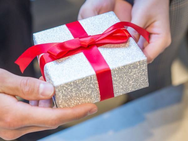 「チョコよりも欲しい」「助かる」　メーカー社内で義理チョコ代わりの贈り物