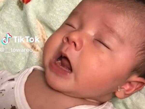 くしゃみをしようとした赤ちゃんが？　たった９秒の動画に２０万『いいね』