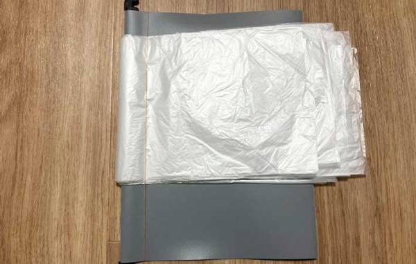 ゴミ袋の収納場所がゴチャゴチャ…　すっきり片付けるコツに「ナイスアイディア！」「すごく便利」