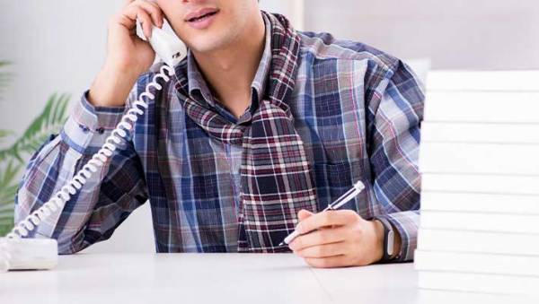 バイト先に１本の電話　受けた後輩が「ジョニー・デップさん？」　先輩「えっ…」