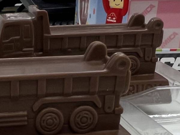 『トラック２台分のチョコ』を夢見ていると？　当日の光景に「その手があったか」