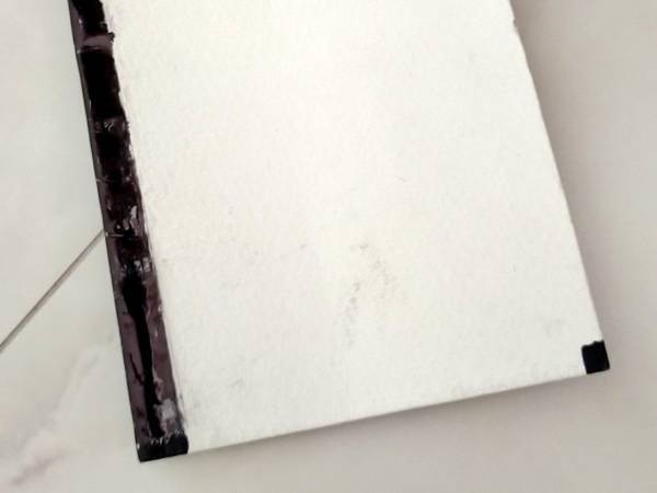 １１歳娘の机の下に落ちていた『謎のノート』　母がドキッとした理由は…！？