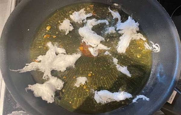 油処理が楽しくなるダイソー商品『わたぐも』　「ぷるっとジェル状に！」「めっちゃラク」