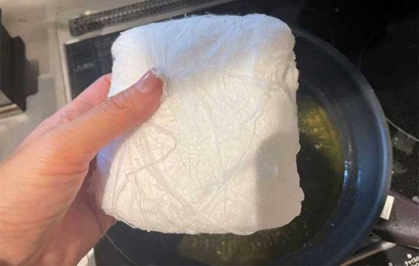 油処理が楽しくなるダイソー商品『わたぐも』　「ぷるっとジェル状に！」「めっちゃラク」