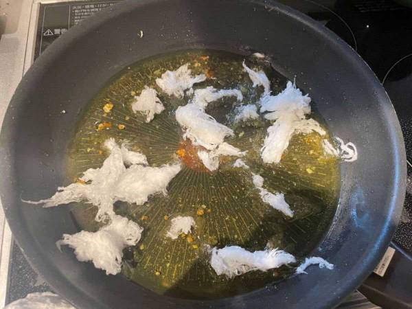 油処理が楽しくなるダイソー商品『わたぐも』　「ぷるっとジェル状に！」「めっちゃラク」