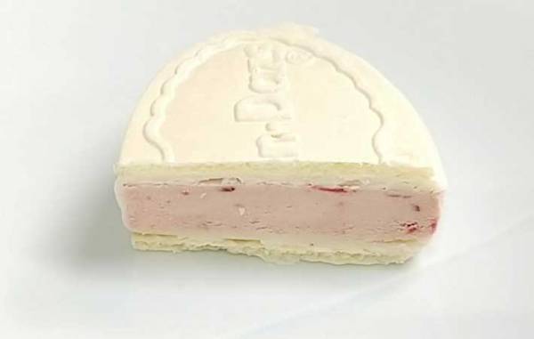 ホワイトチョコとイチゴの組み合わせが最高！　『ハーゲンダッツ クリスピーサンド』のイチゴ味を食べてみた