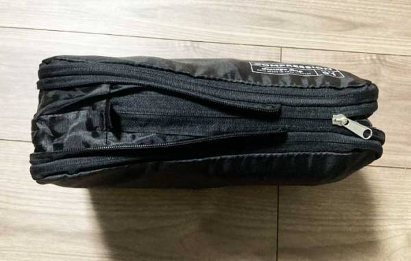 ファスナーを閉めるだけでOK！　ダイソー『圧縮バッグ』に目からウロコ