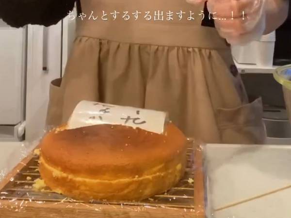 ２３時に帰宅した夫　妻の『物理的に愛情が詰まったケーキ』に驚き