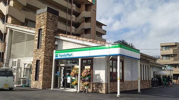 新しく開店したファミマ　その外観に「すごく嬉しい！」の声があがったワケ