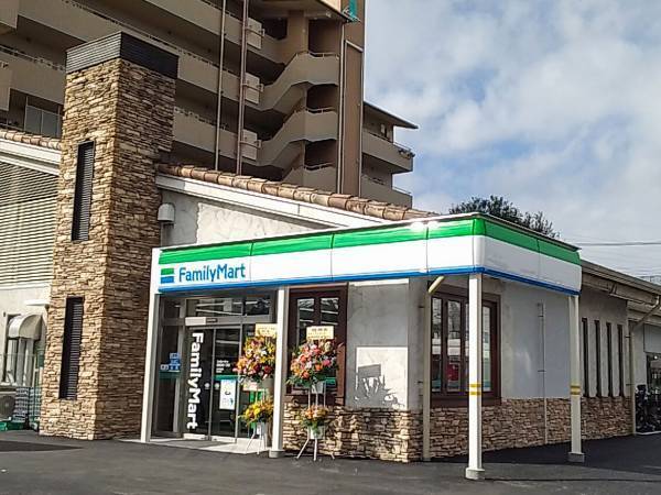 新しく開店したファミマ　その外観に「すごく嬉しい！」の声があがったワケ