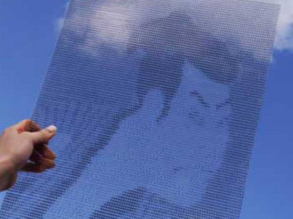 青空に浮かぶ浮世絵　近づいてみると、まさかの光景が！