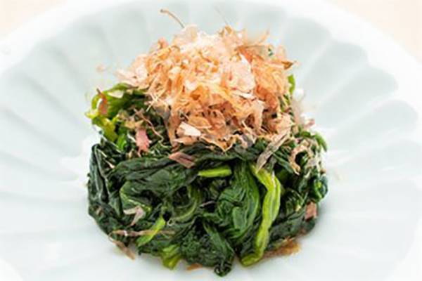 ほうれん草を買ったら、冷蔵庫に入れる前にコレをして！　知らないと３日でビタミンCが３０%減