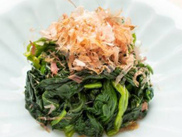 ほうれん草を買ったら、冷蔵庫に入れる前にコレをして！　知らないと３日でビタミンCが３０%減