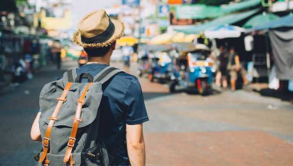 旅行客に「ケチャップついてる」と教えてくれた親切な相手　意図に震え上がる