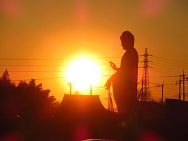 「強烈な波ァが出ていそう」　牛久大仏を横から撮った写真に、反響が上がった理由は？