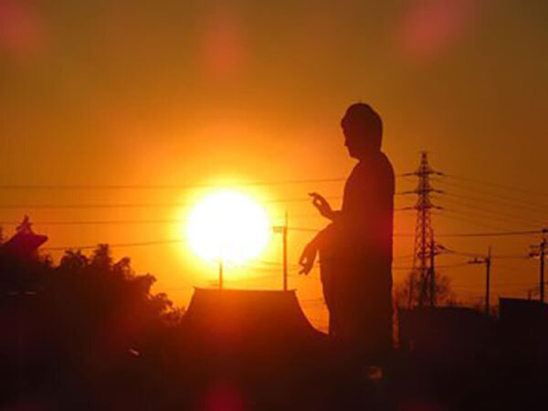 「強烈な波ァが出ていそう」　牛久大仏を横から撮った写真に、反響が上がった理由は？