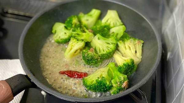 「これ絶対にうまいやつ」　ブロッコリーを茹でた後に…？