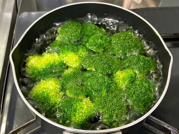 「これ絶対にうまいやつ」　ブロッコリーを茹でた後に…？
