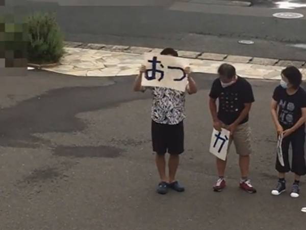 病院の駐車場に並ぶ３人　完成した『メッセージ』に号泣したワケ