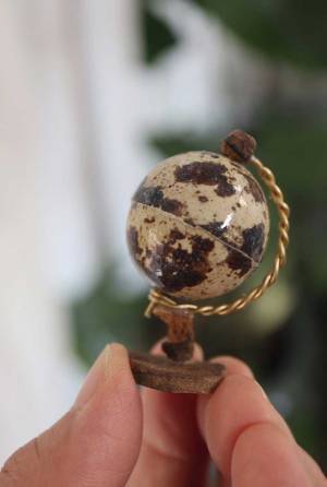 「アイディアも技術も脱帽」　クラシックな地球儀に隠された『秘密』とは？