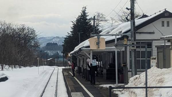 電車に乗車中、車窓から見た光景に「心が温かくなった！」「素敵な取り組み」