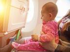 飛行機で泣き止まない赤ちゃん　目が合った女性の『行動』に「美しい心の持ち主」