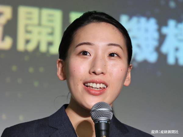 JAXA宇宙飛行士試験に、４６歳男性＆２８歳女性が合格！　「素晴らしい！」「期待の星だ」