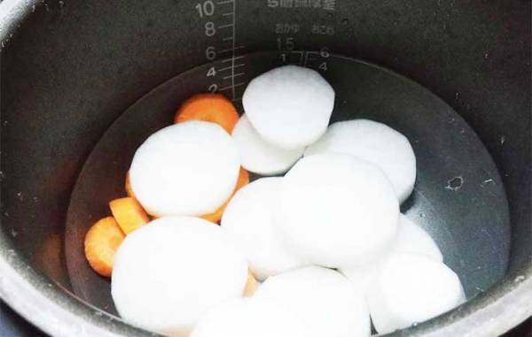 スイッチさえ押したら外出もOK！　簡単すぎる『炊飯器おでん』とは？