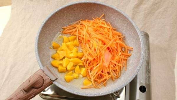 オレンジの香りと相性抜群…　鍋１つで作る『絶品ニンジン料理』に箸が止まらない