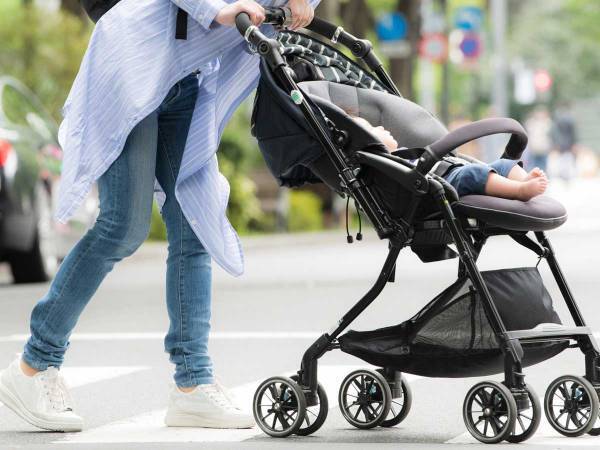 百貨店のエレベーターでベビーカー利用者が目撃　混雑時に誘導係がズバッと？　「マジでありがたい」