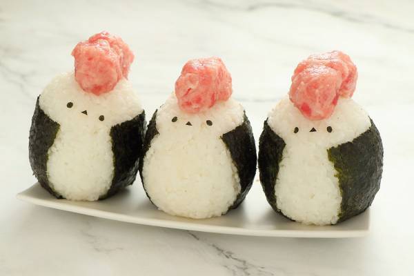 そ、それは反則です…！　ツッパリ風でもかわいすぎてしまうシマエナガ