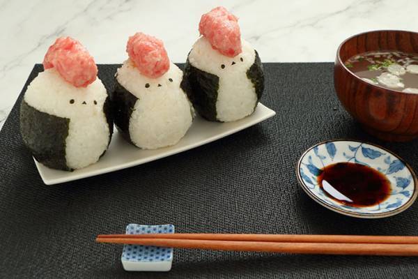 そ、それは反則です…！　ツッパリ風でもかわいすぎてしまうシマエナガ