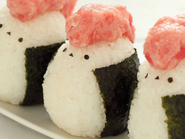 そ、それは反則です…！　ツッパリ風でもかわいすぎてしまうシマエナガ