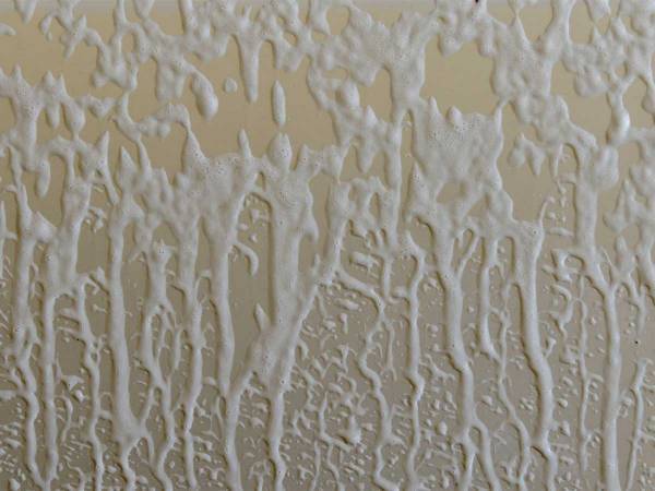 風呂掃除が一瞬で…！？　アース製薬の投稿に「すごすぎ」「便利すぎませんか」