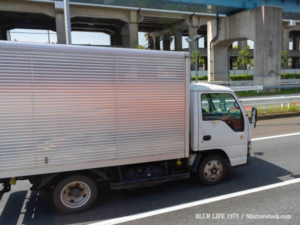 曲がるトラックを上から見てみると？　配達員の『教育用動画』に「広まってほしい」「ためになる！」