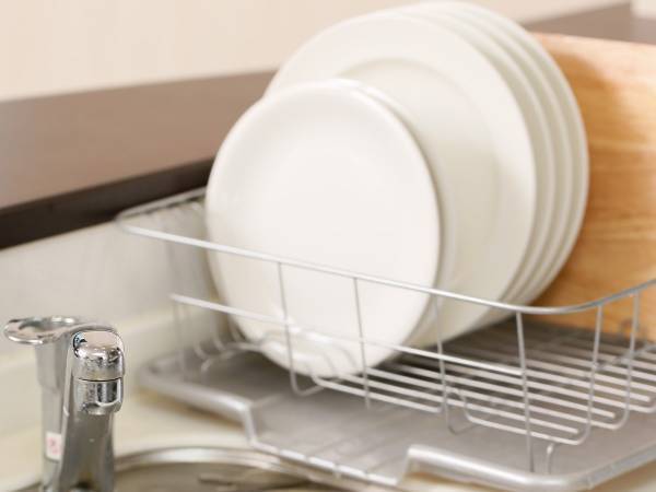 「これは盲点…」　食器を乾かすのに使えるキッチンの『ある部分』