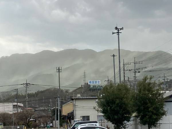 「見ているだけでしんどい」　強風が吹いた日の山の光景に悲鳴上がる