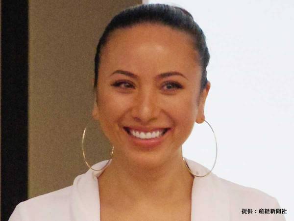 マンションの階違いに住んでいた男性と結婚！　道端アンジェリカ、夫とのなれそめ話に「素敵！」「猫ちゃん、すごい」