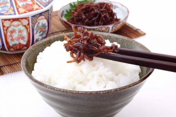 郵便局前に立っていたのぼり　内容に「笑った」「なんでよ！」