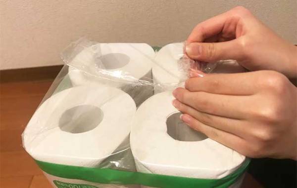 ハサミも不要！　トイレットペーパーの袋を『キレイに開ける方法』とは？