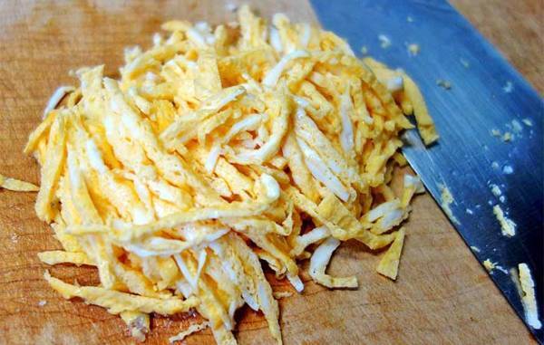 ちらし寿司や冷やし中華に！　錦糸卵・薄焼き卵はラップとレンジでカンタンにできる