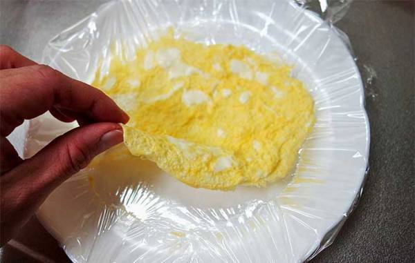 ちらし寿司や冷やし中華に！　錦糸卵・薄焼き卵はラップとレンジでカンタンにできる