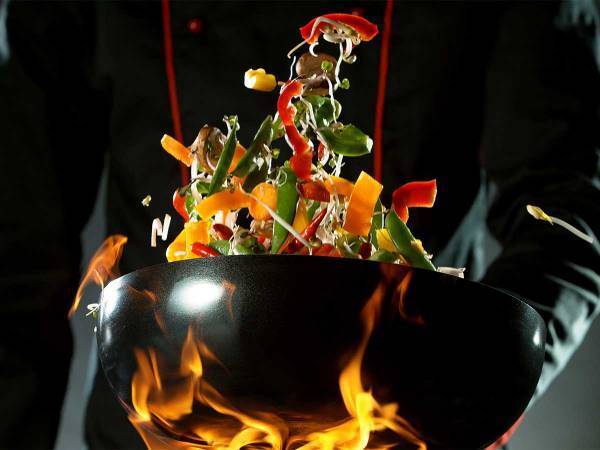 ネパール人シェフの『まかない』に、「盛大にズッコケた」　何があった？