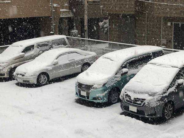 雪の駐車場に『巨大なハートマーク』が出現　描いた自衛隊に「天才かよ！」